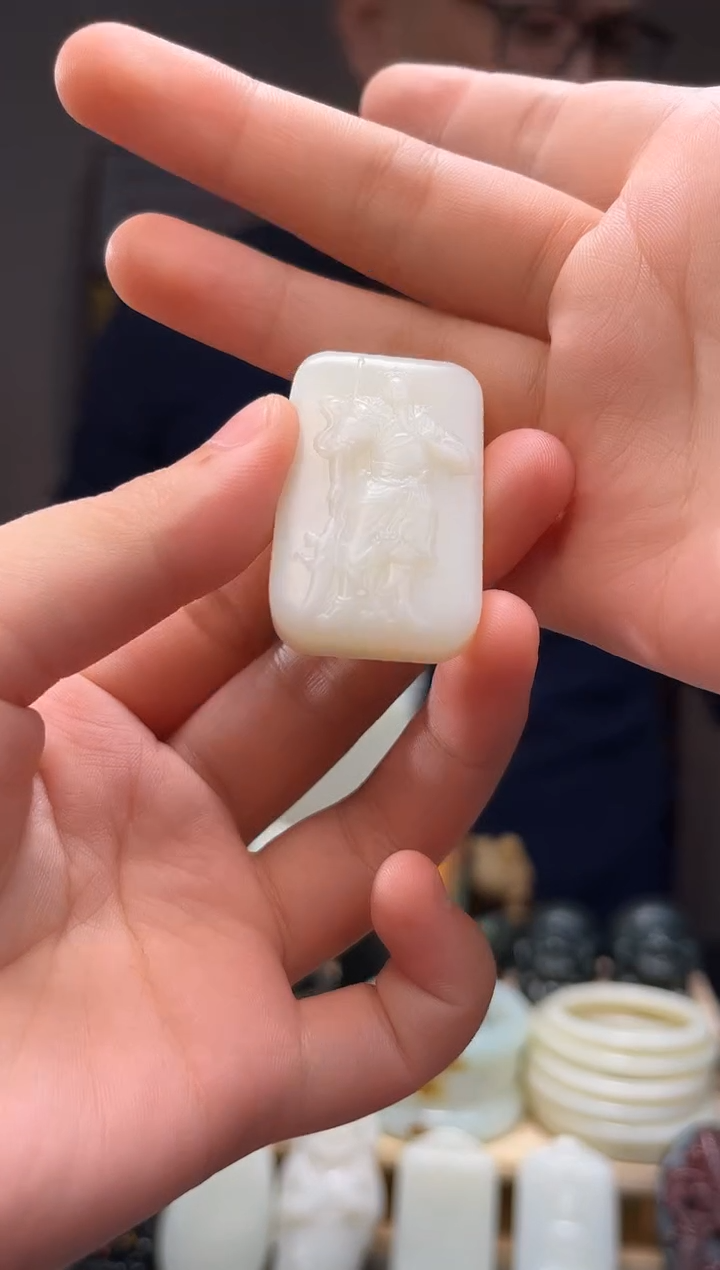 颈饰未镶嵌和田玉吊坠