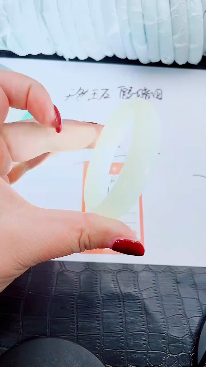 【闪购商品】石英质玉手镯未镶嵌R14-51-52