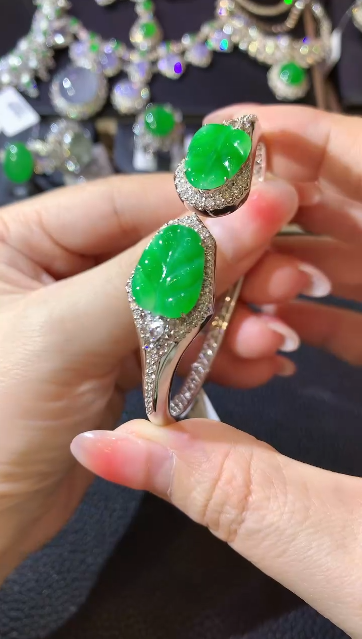 【闪购商品】翡翠手镯18K金镶嵌W19 翡翠