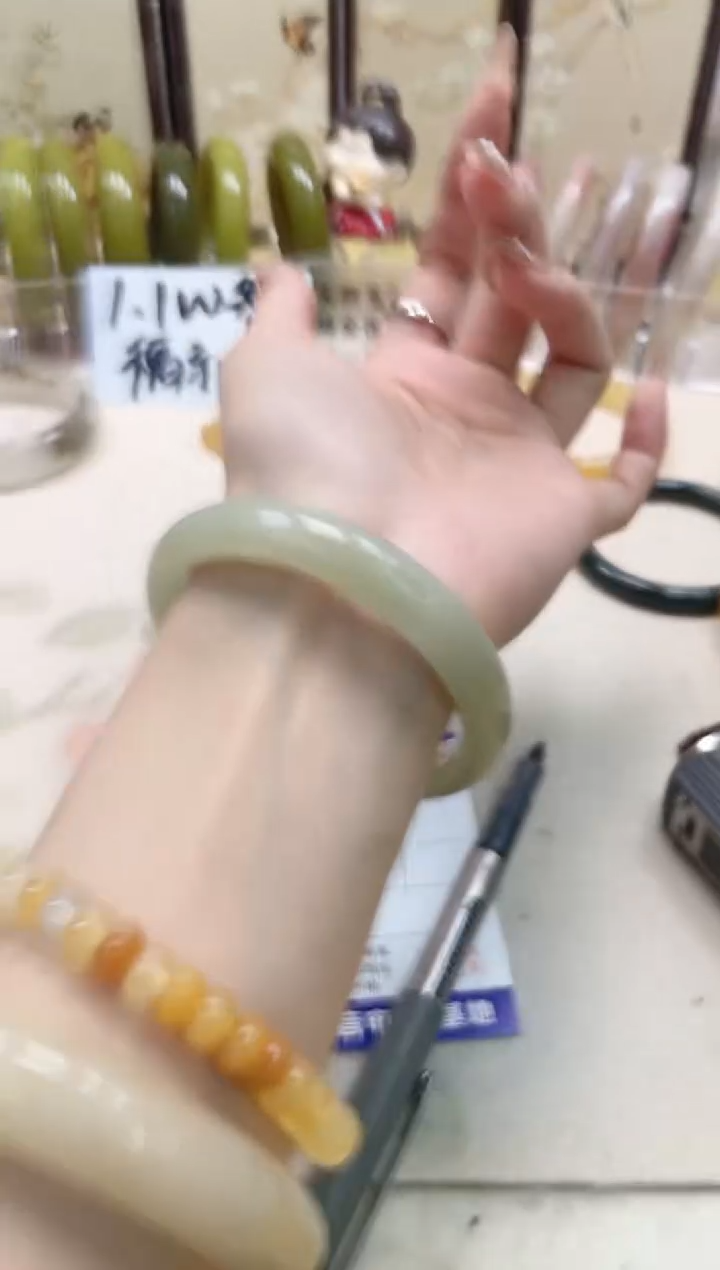 石英质玉手镯未镶嵌171/59