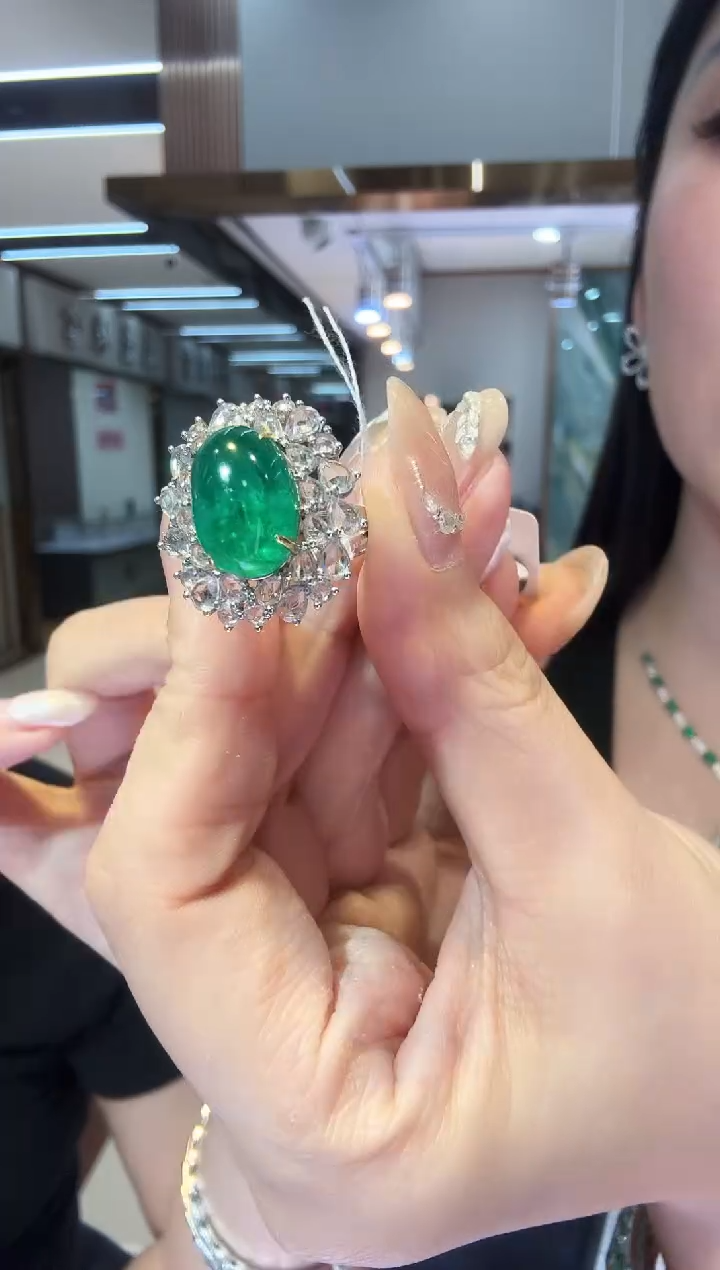 18K金镶嵌戒指祖母绿7.00ct