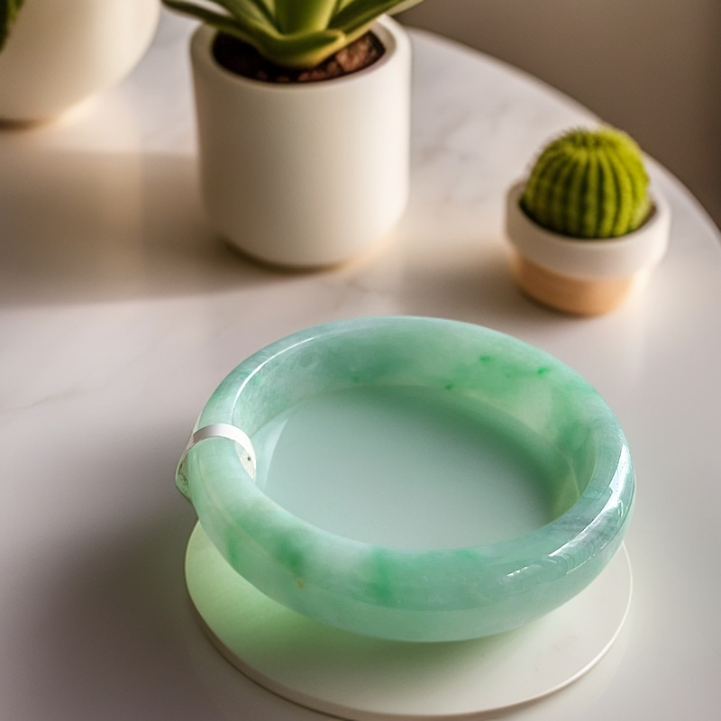 天然A货老坑缅甸翡翠手镯53-54圈口13.4*7.4高货绿底飘花糯冰