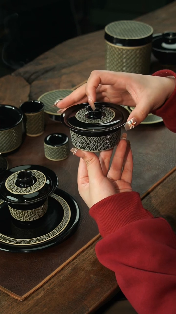 【闪购商品】瓷片李斌 玄色系列 回纹矮盖碗