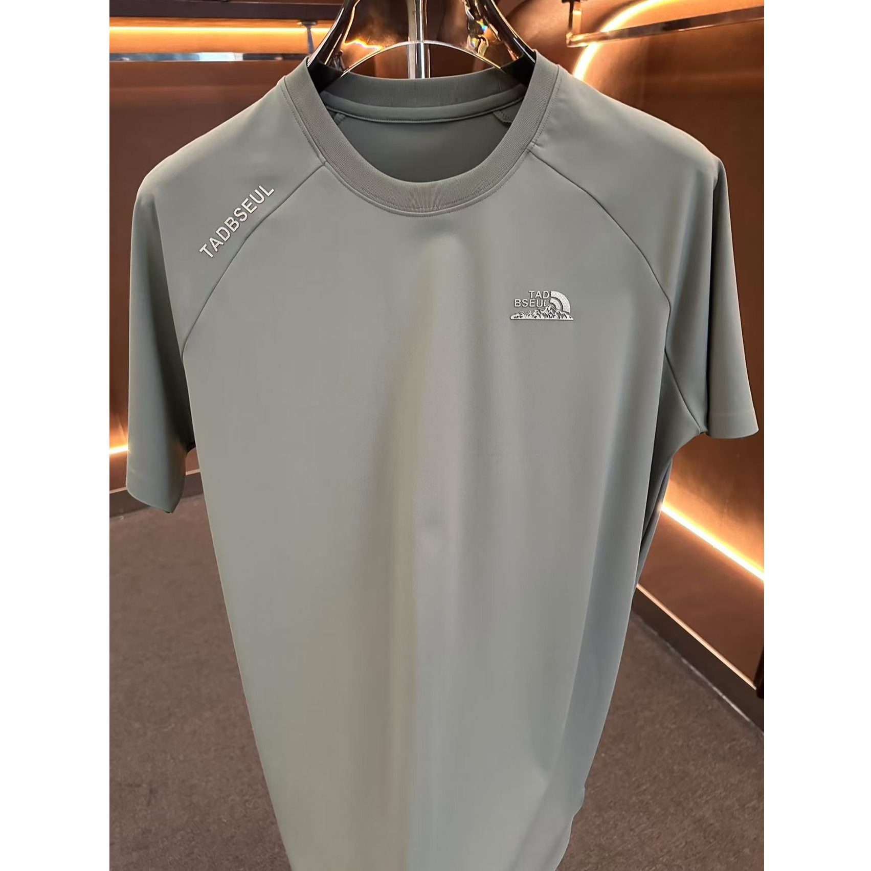 10008春季新奢设计男款休闲时尚T恤