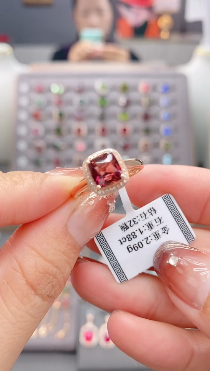 18K金镶嵌戒指碧玺1.88