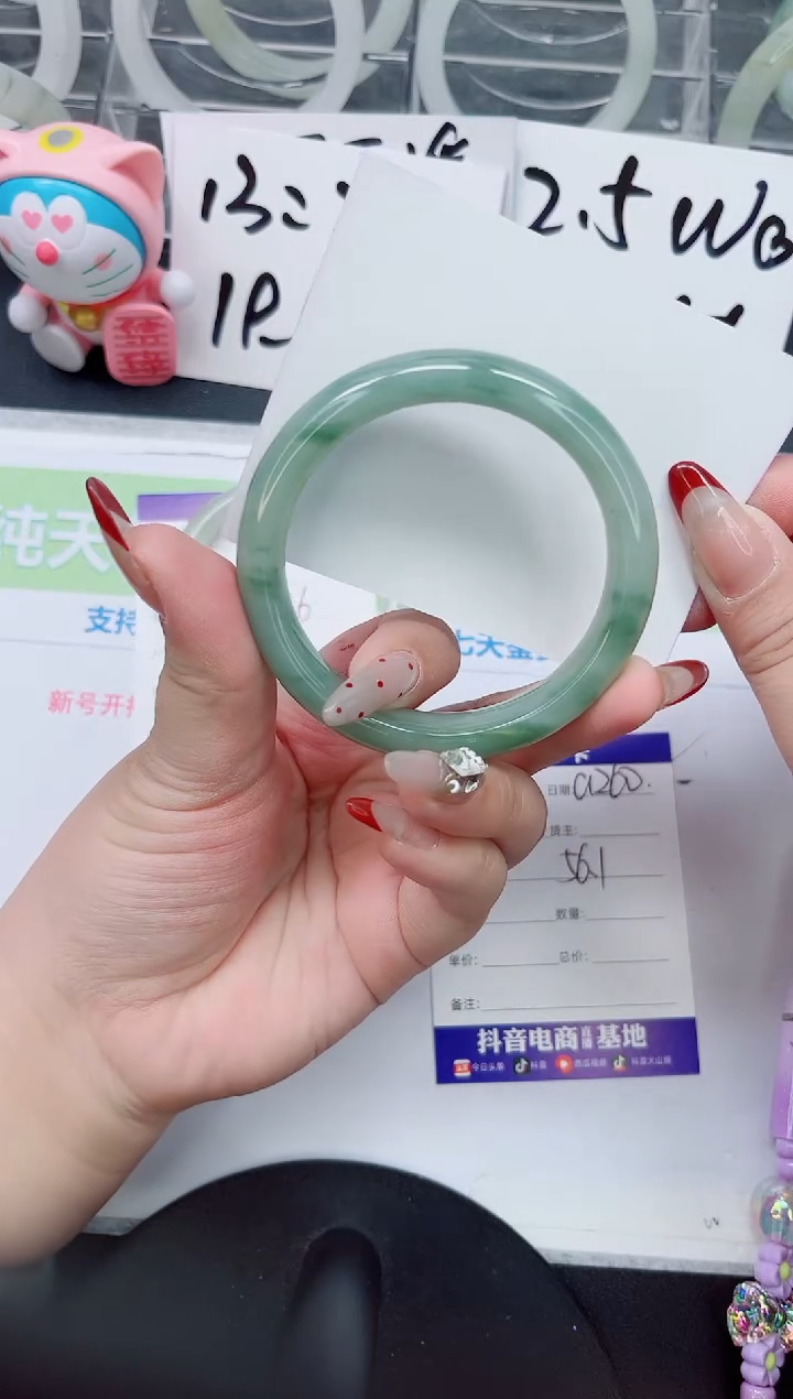 【闪购商品】石英质玉手镯未镶嵌a260