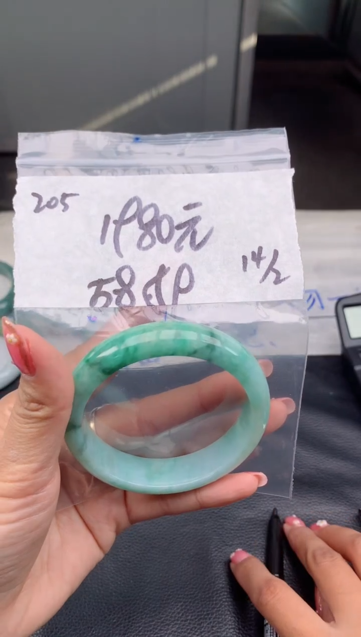 【闪购商品】定制翡翠未镶嵌205毛货需精细抛光手镯多样性拍一发一