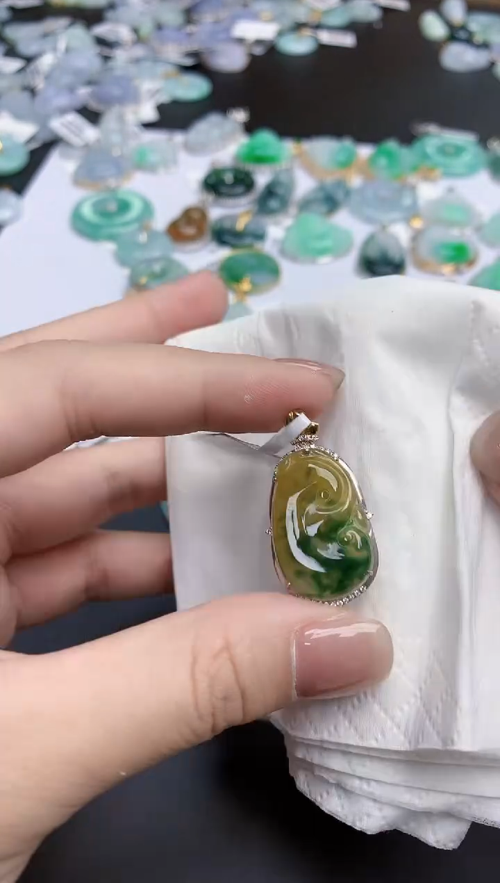【闪购商品】翡翠颈饰18K金镶嵌天然缅甸翡翠A货