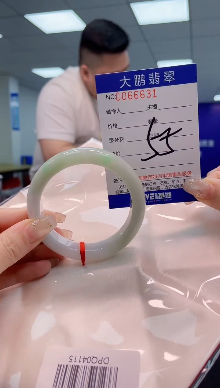 【闪购商品】翡翠手镯未镶嵌AAAAAAAAAA