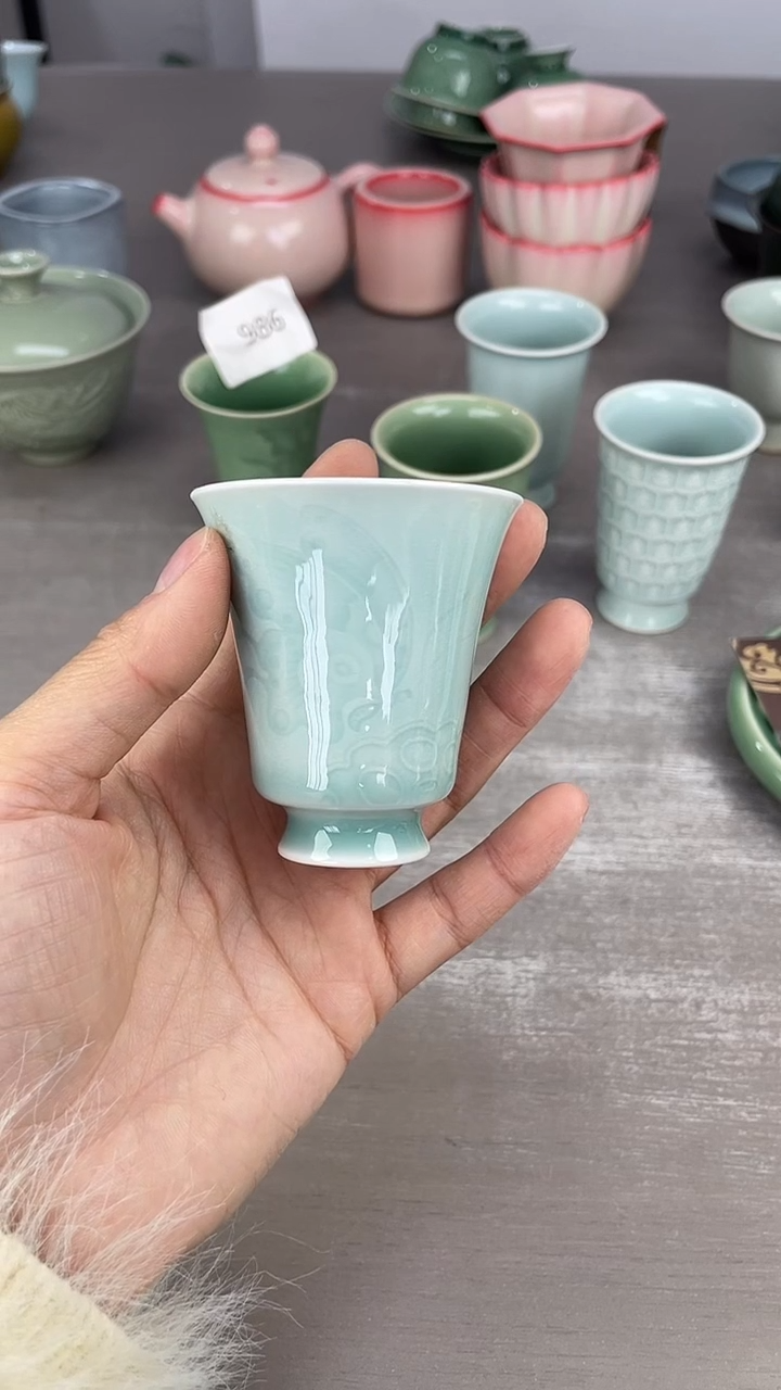 青瓷仓储福利清仓微微暇蝴蝶