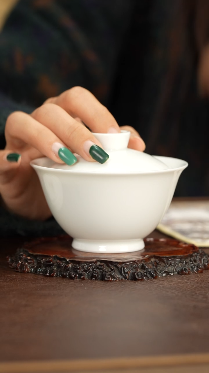 【闪购商品】景德镇白胎元宝盖碗