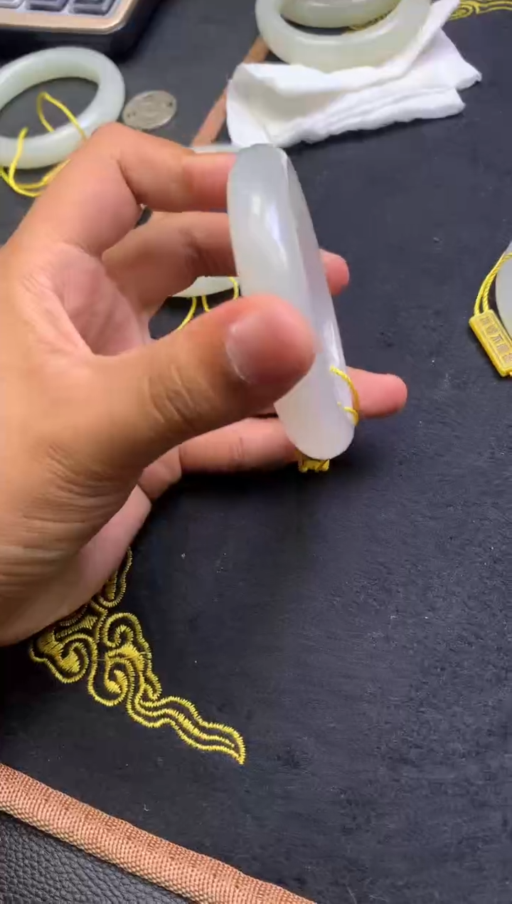 和田玉手镯未镶嵌多样性发其一-F0182116