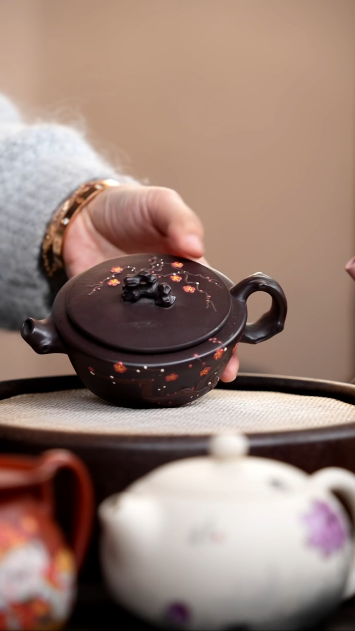 茶壶紫砂紫茄泥太湖石红梅扁晨