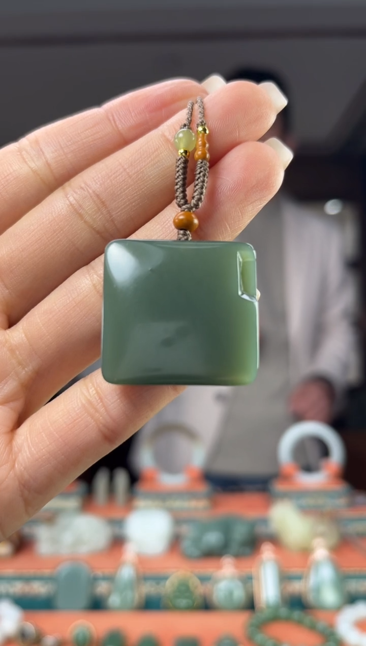 颈饰未镶嵌和田玉佩佩