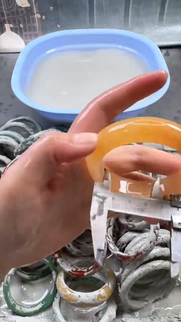 【闪购商品】石英质玉手镯未镶嵌24