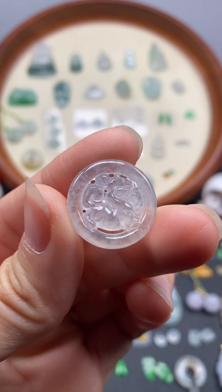 颈饰未镶嵌翡翠冰麒麟/芬