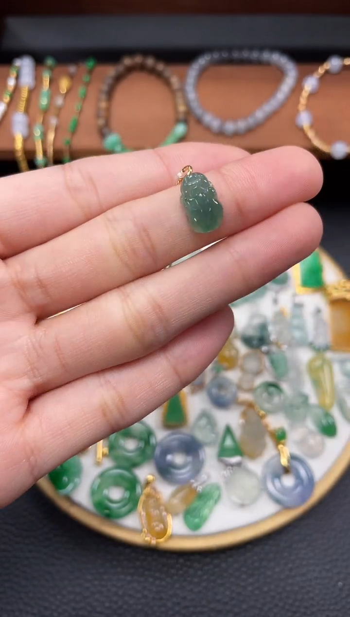 【闪购商品】翡翠吊坠(不含链)18K金镶嵌一个   JK679