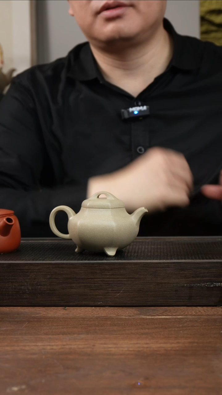 茶杯紫砂波**子本绿三足六方     160CC  