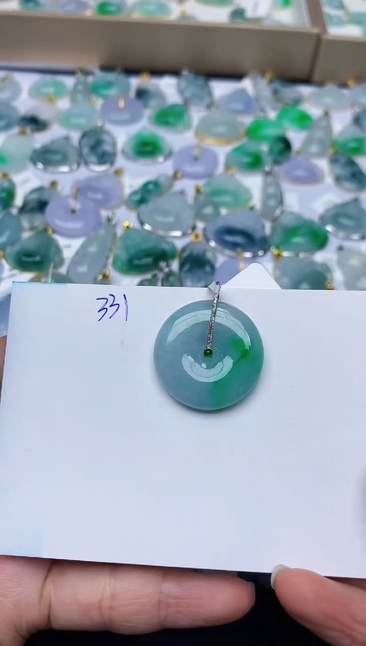 【闪购商品】翡翠颈饰18K金镶嵌天然翡翠A货   