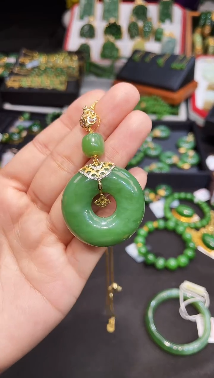 和田玉18K金镶嵌吊坠(赠链)35MM 多样性发一