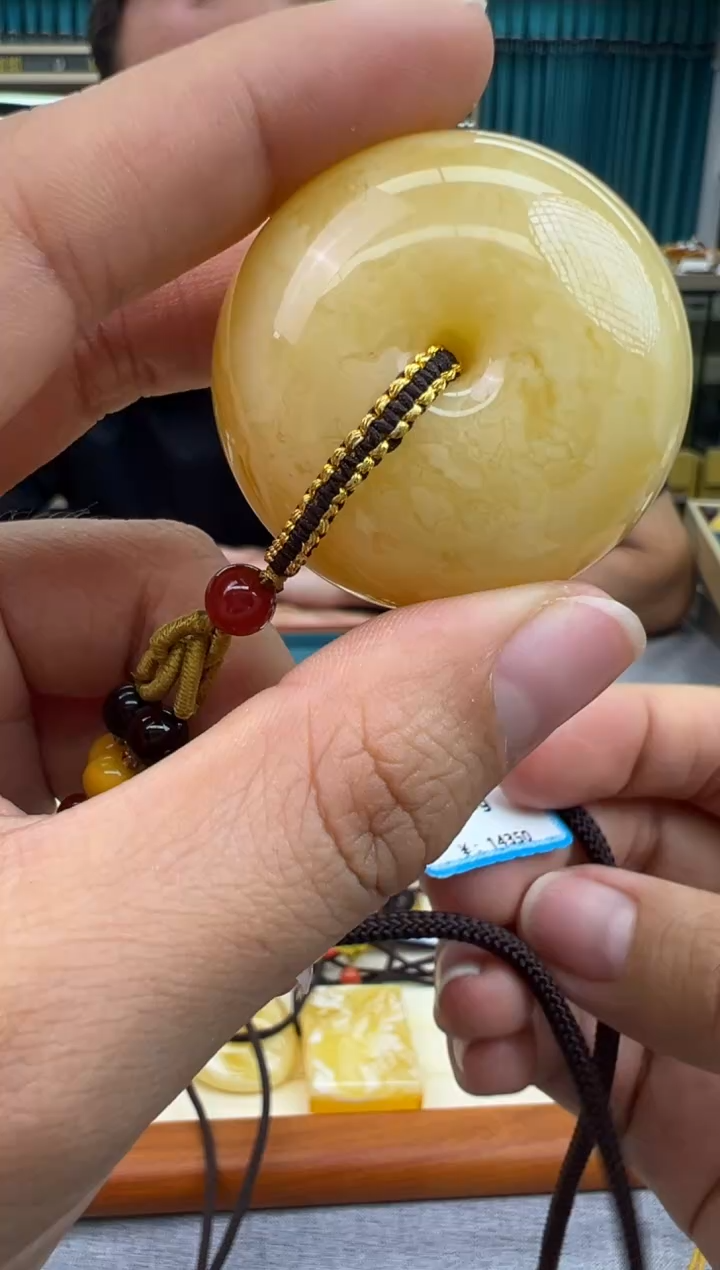 未镶嵌颈饰琥珀235秒拍号 假一罚三