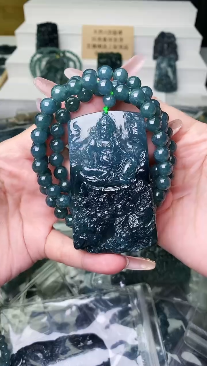 颈饰未镶嵌翡翠 