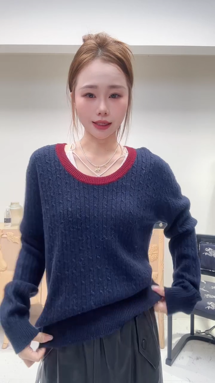 藏青色红领羊毛上衣