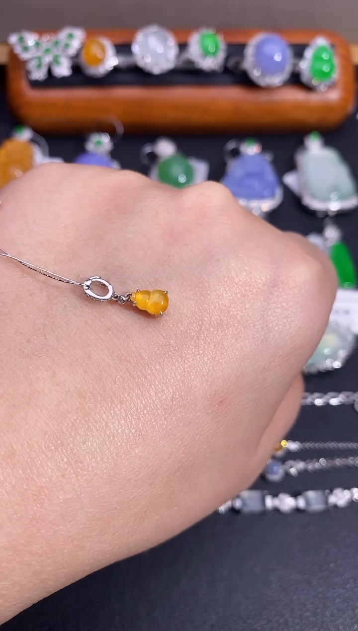 【闪购商品】翡翠颈饰18K金镶嵌吊坠