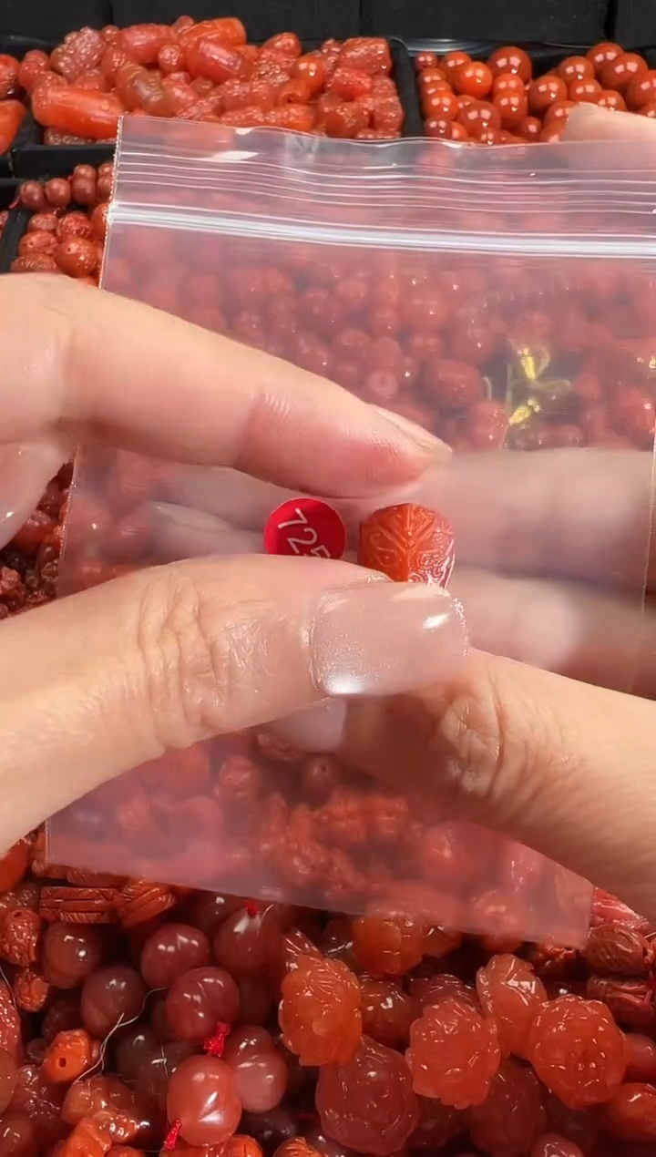 颈饰未镶嵌南红玛瑙1