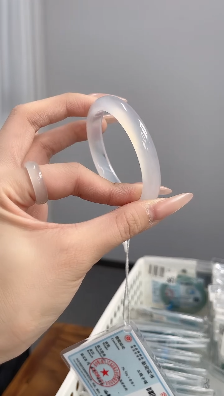 玛瑙/玉髓手镯未镶嵌54-55圈口