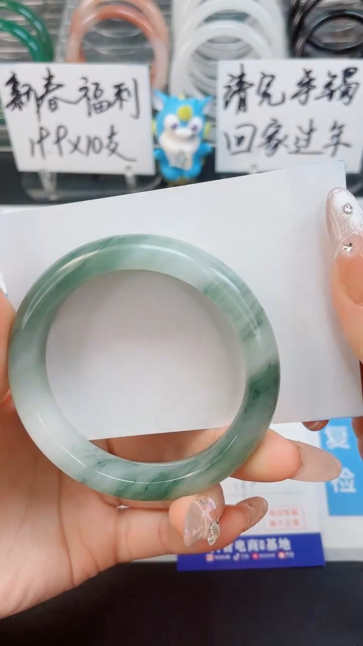 【闪购商品】石英质玉手镯未镶嵌1