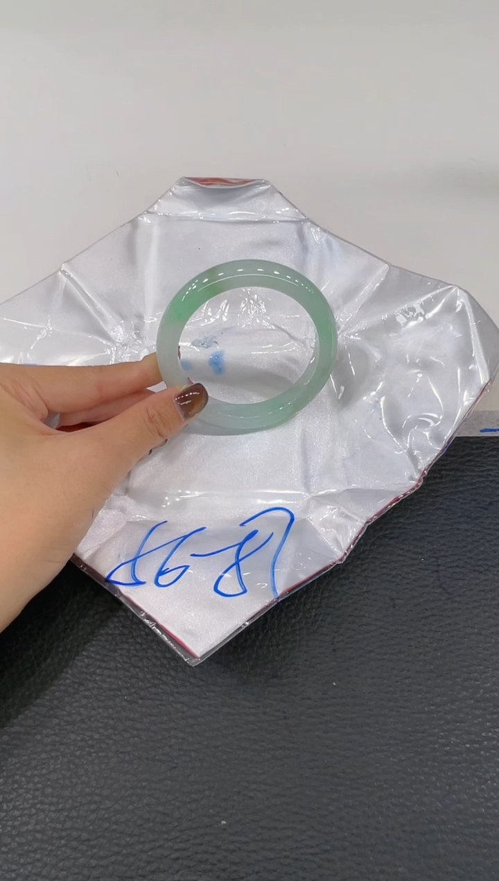 【闪购商品】翡翠手镯未镶嵌手镯