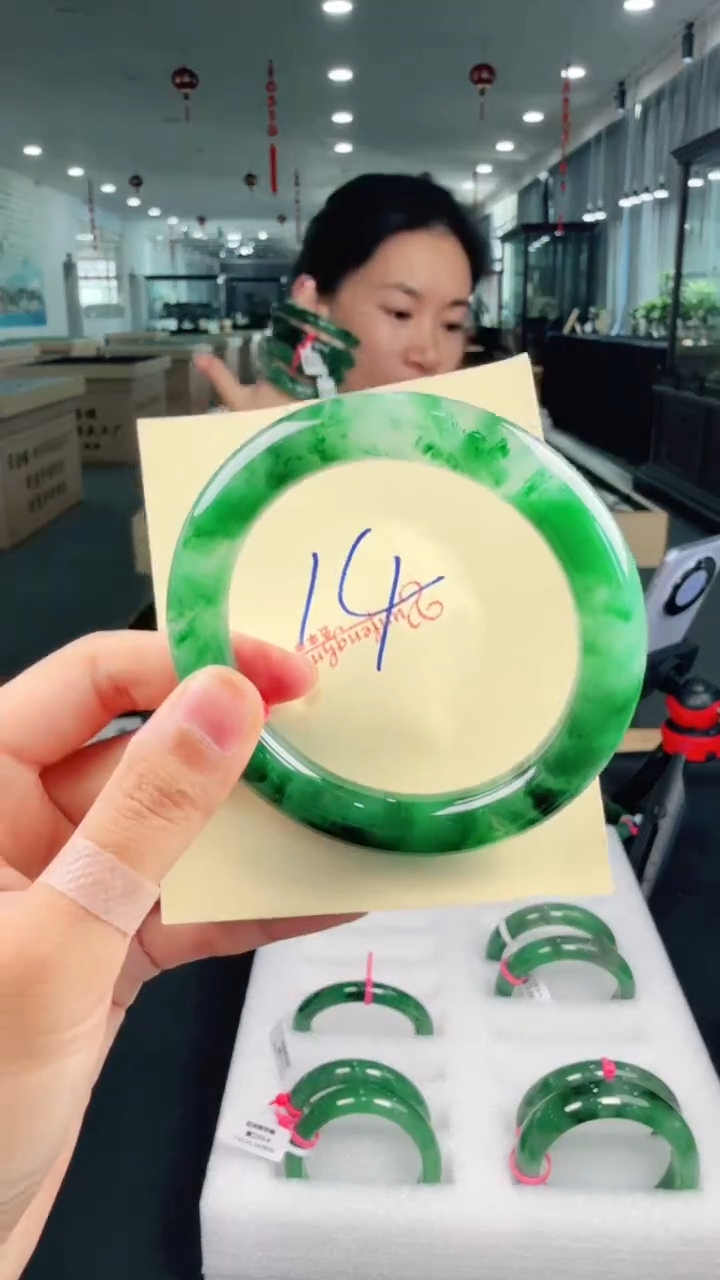 未镶嵌手镯石英质玉（非洲翠）天然非洲翠手镯未镶嵌14