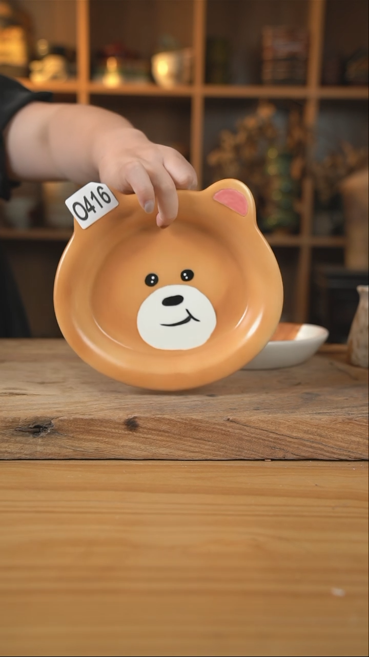 0416手绘的棕色的小熊盘子