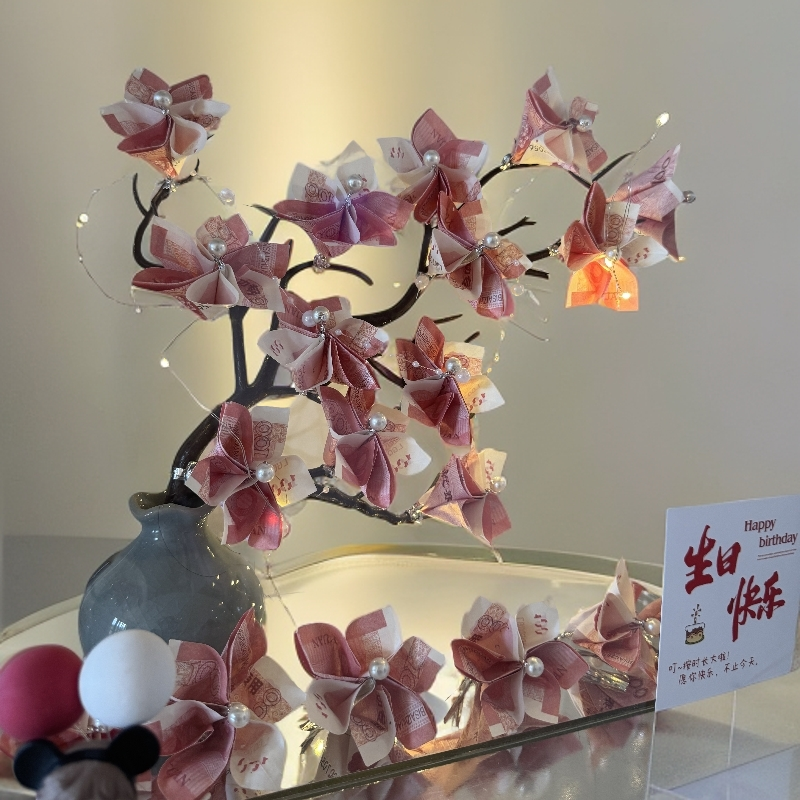 练功券（假钞）折花树！生日仪式感杀疯了， 直接锁死这浪漫