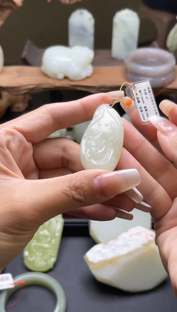 【闪购商品】和田玉吊坠未镶嵌新疆于田料 年年有鱼82230