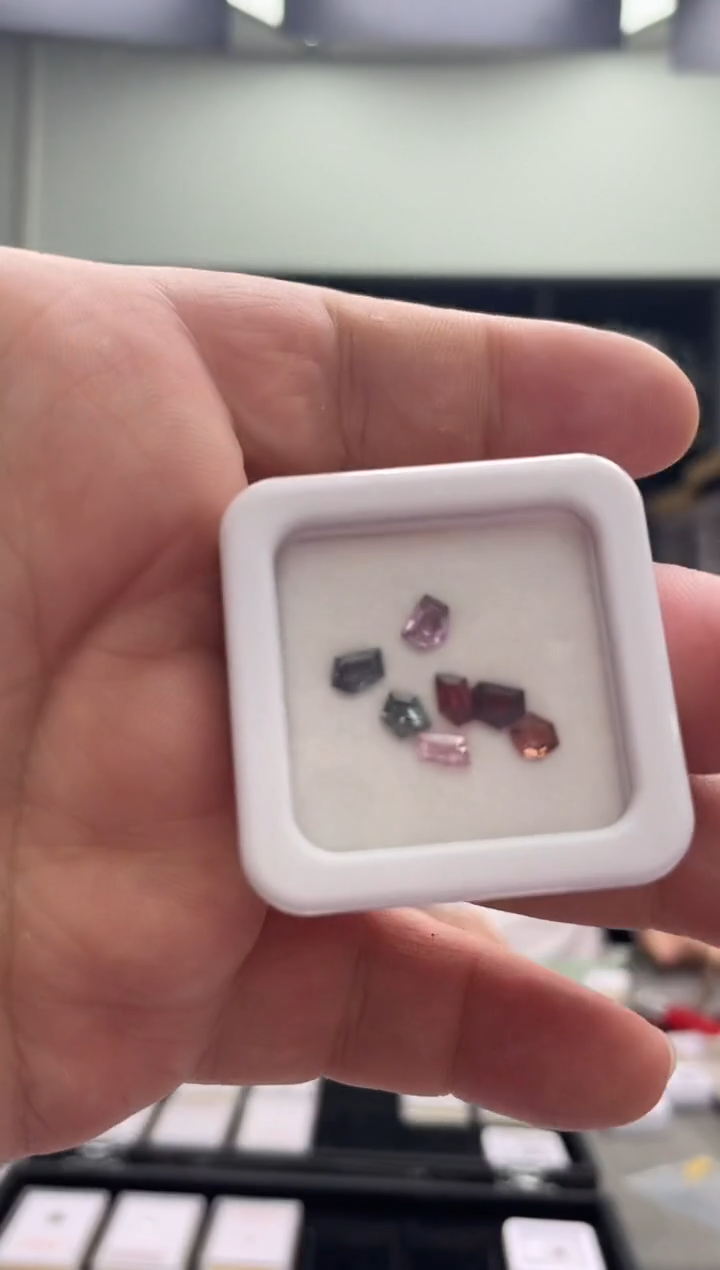 裸石尖晶石尖晶石