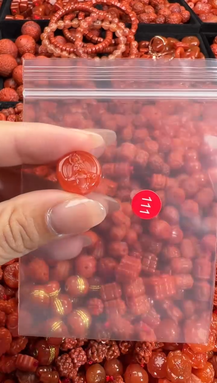 南红玛瑙未镶嵌颈饰1