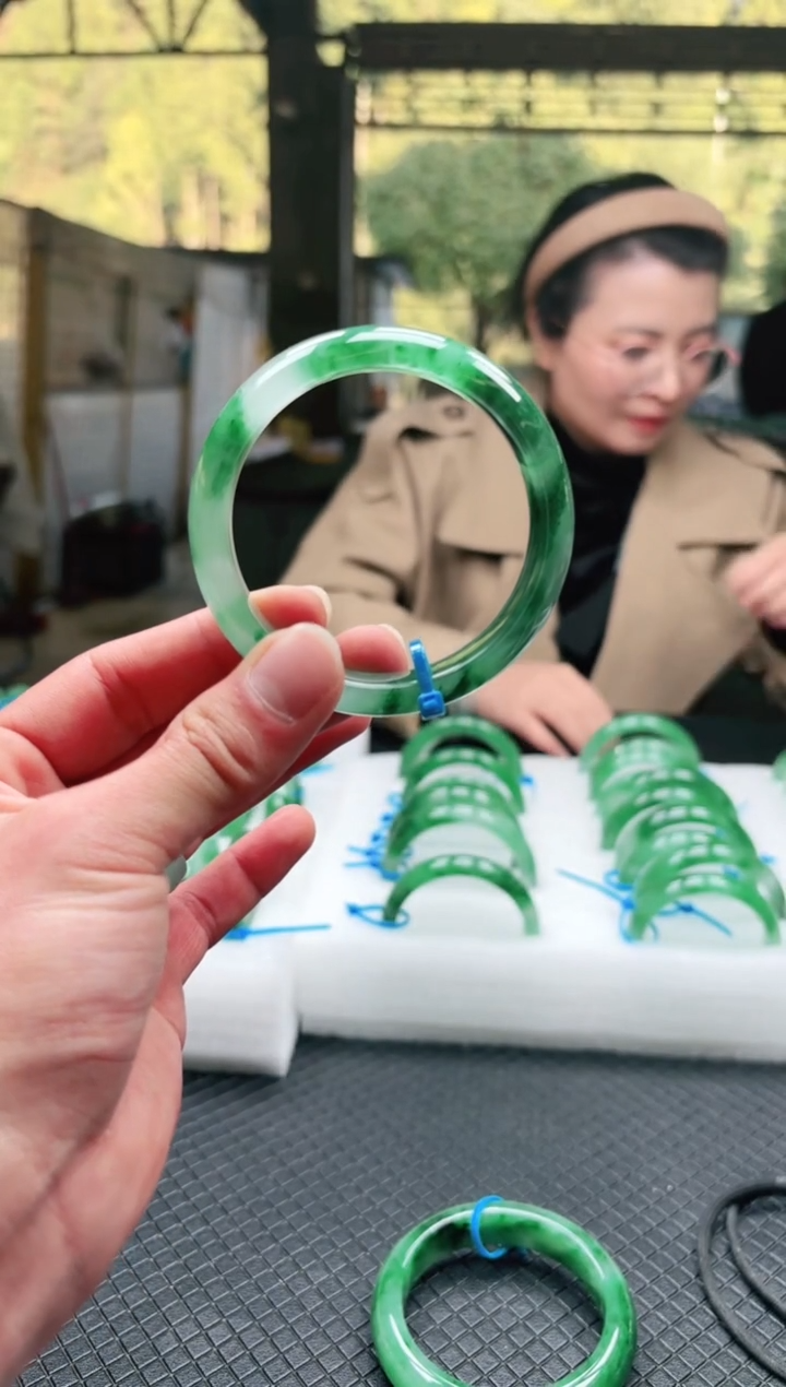【闪购商品】石英质玉手镯未镶嵌1-天然非洲翠手镯