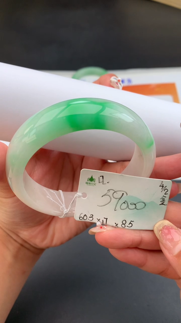 【闪购商品】翡翠手镯未镶嵌下单联系客服核对地址哦