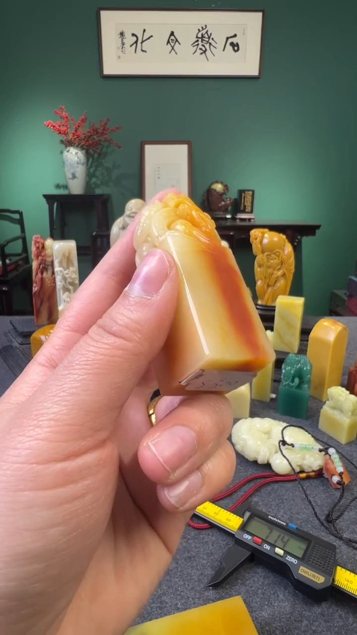 【闪购商品】寿山石三彩芙蓉螭龙穿环