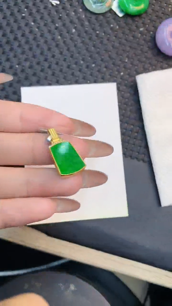 颈饰未镶嵌翡翠1