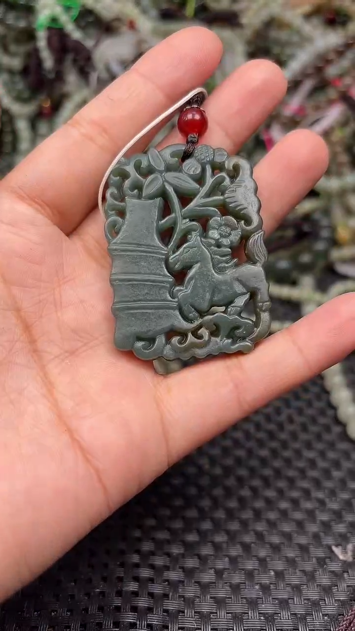 颈饰未镶嵌和田玉1