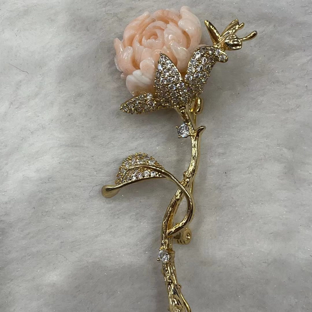 纯天然粉珊瑚莫莫花朵胸针