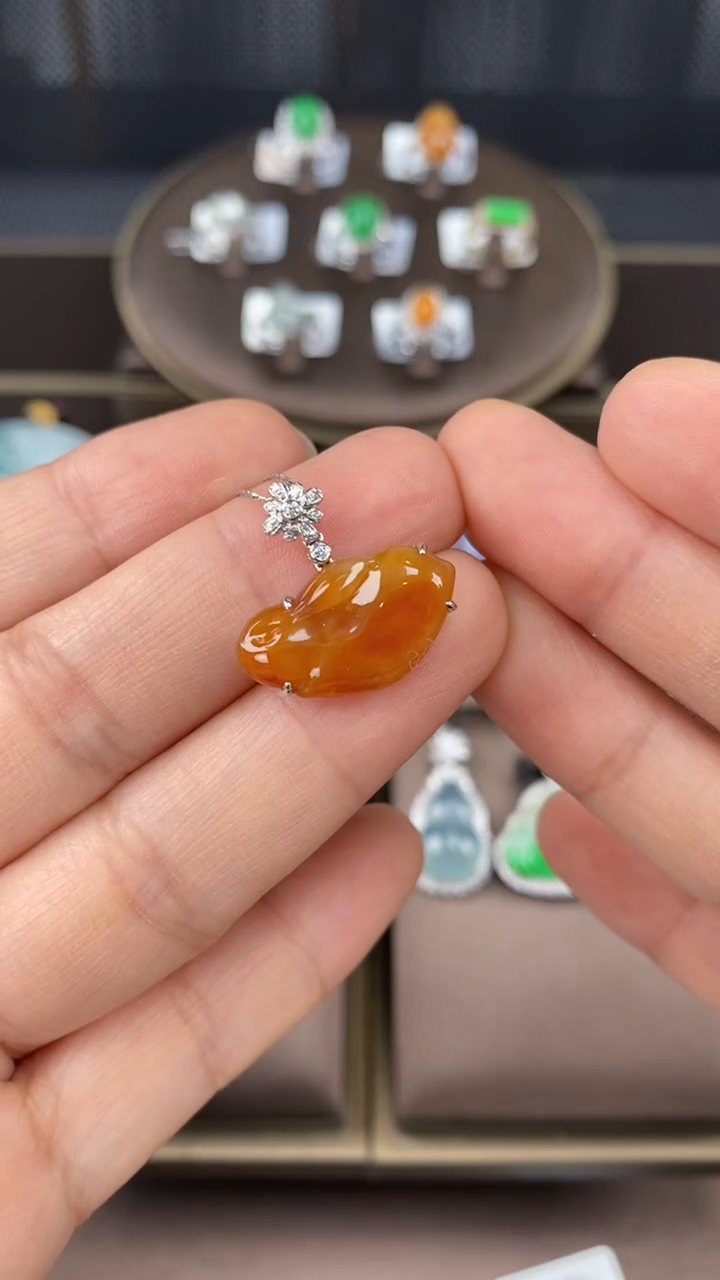 【闪购商品】翡翠吊坠(不含链)18K金镶嵌翡翠包镶吊坠