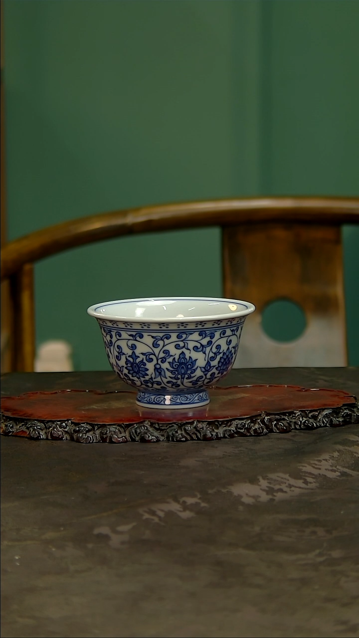 【闪购商品】青花手绘缠枝莲主人杯