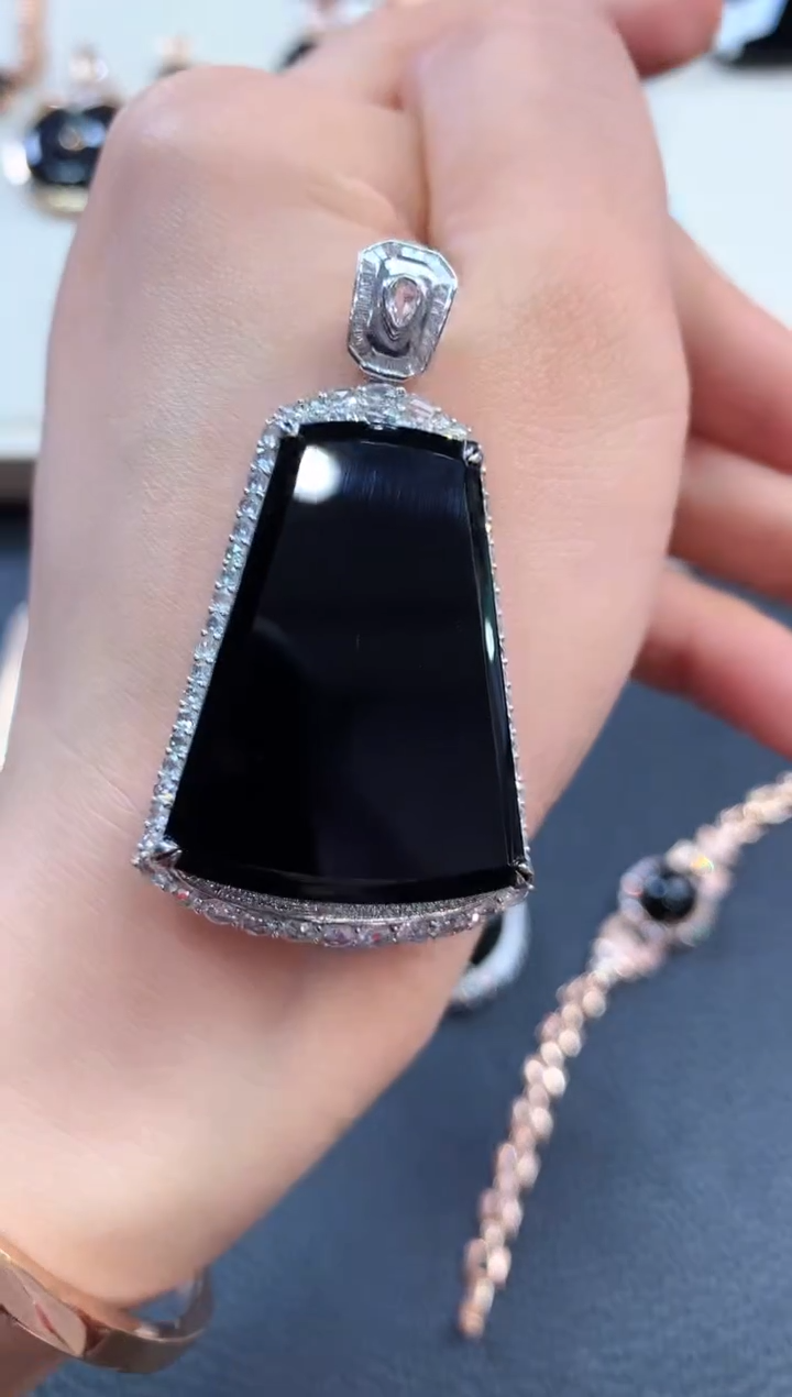 【闪购商品】翡翠吊坠(不含链)18K金镶嵌n134       