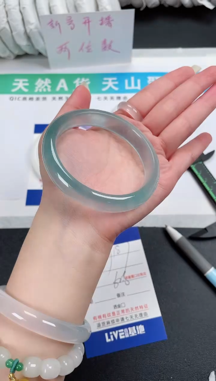 【闪购商品】石英质玉手镯合金187-60.8