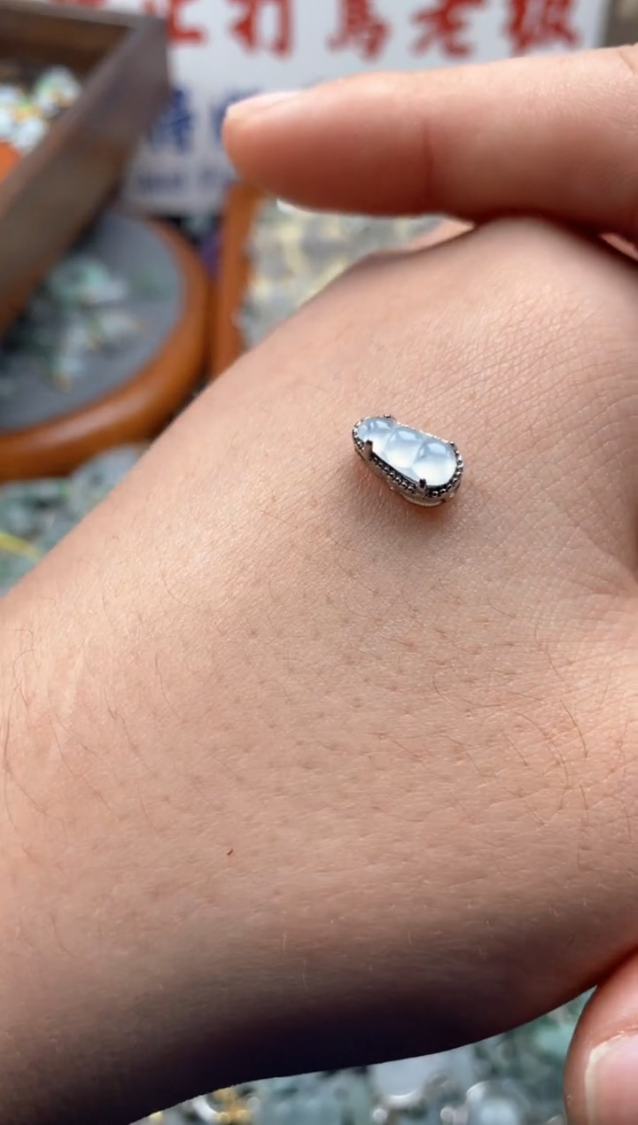 【闪购商品】翡翠颈饰未镶嵌哥哥