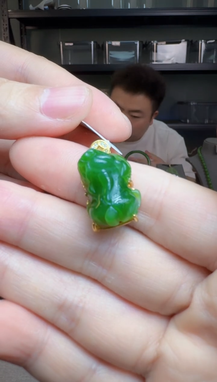 和田玉银S925镶嵌颈饰貔貅吊坠